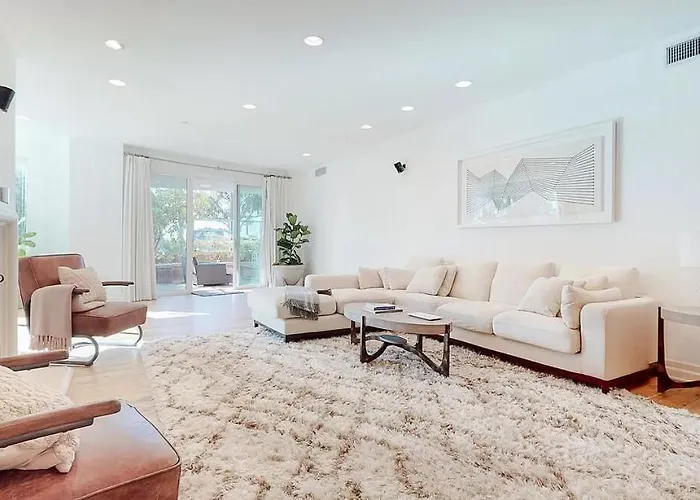 Stunning 2 Bedroom 3 Bathroom Unit Witm Amazing Views