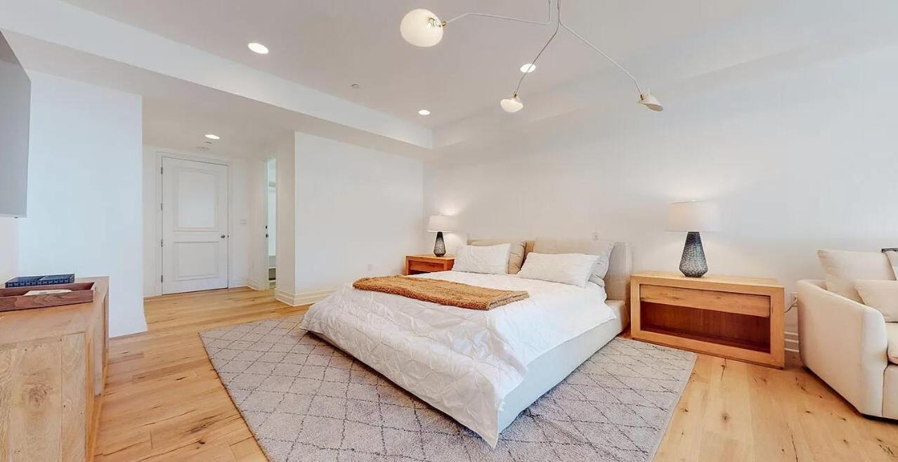 Apartment Stunning 2 Bedroom 3 Bathroom Unit Witm Amazing Views Los Angeles