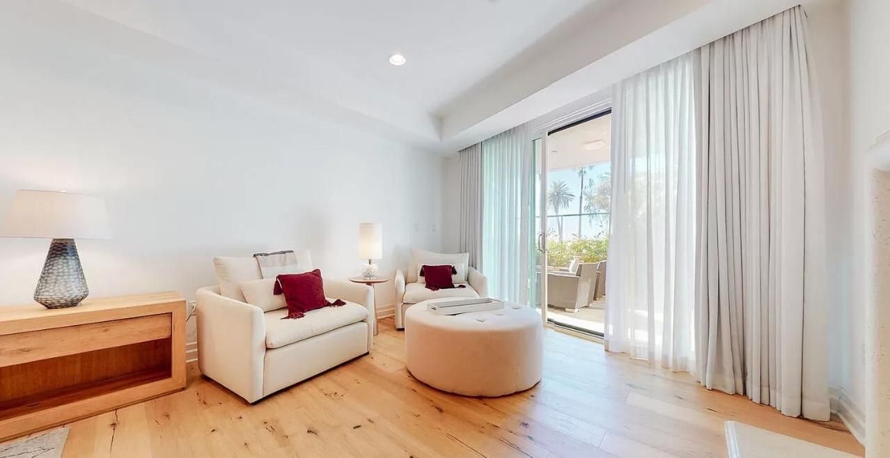 Stunning 2 Bedroom 3 Bathroom Unit Witm Amazing Views Apartment